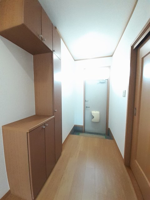 メゾン・アクティフ 玄関
