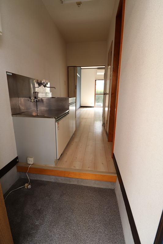 カレッジハウス小谷田 玄関