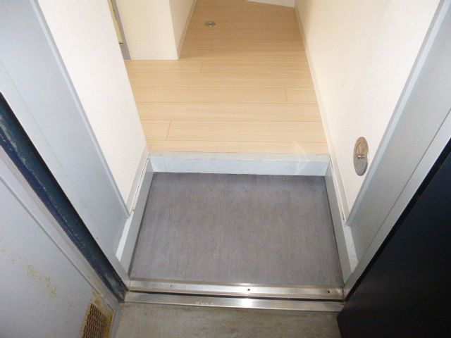 エステートピア和光７ 玄関