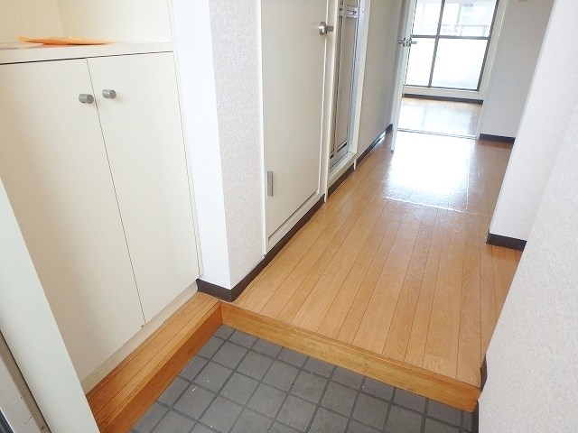 ホワイトパレス万年青  玄関