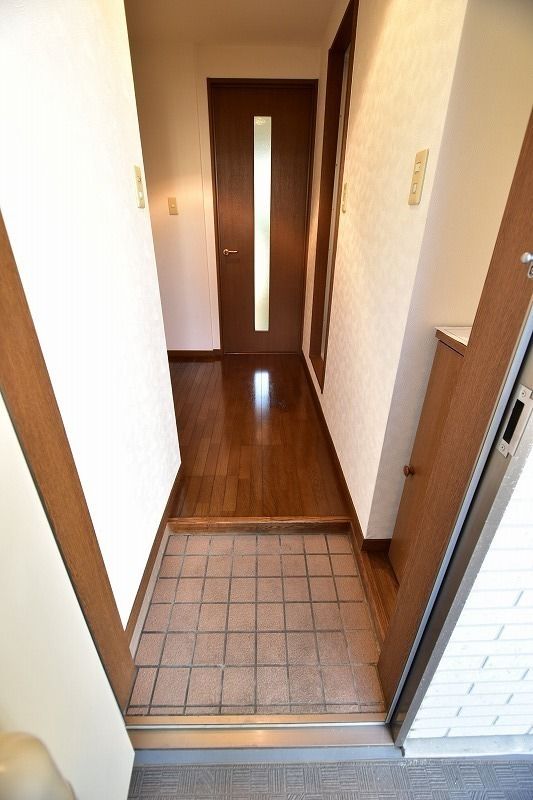 アドニスイースト 玄関