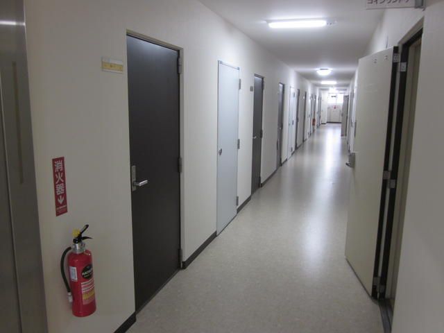 多摩学生マンション 玄関