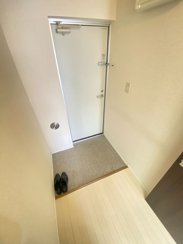 ルシェリア田名塩田 玄関