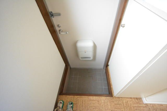 ロードサイドコスモス 玄関