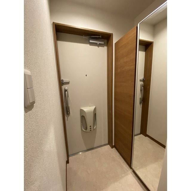 アムール　イソベ 玄関