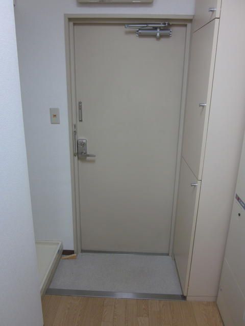 ラフィーネ学生マンション 玄関