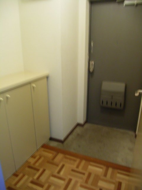 ビューラー堀之内 玄関