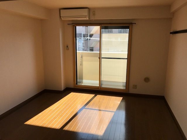 サーティーフォービル ベッドルーム