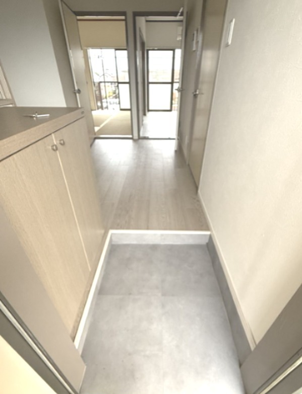 エレガンス関口第５ 玄関