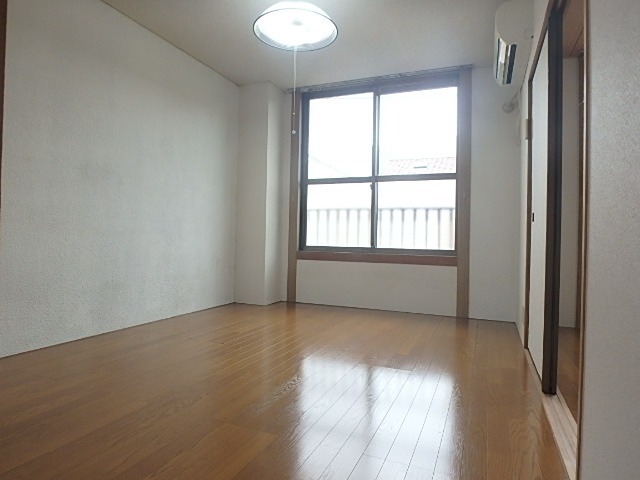 キンガハイツ橋本 ベッドルーム