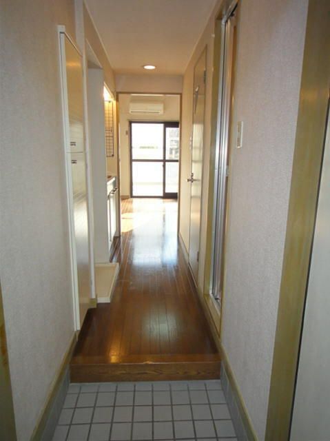 ワンダーランドＢ 玄関