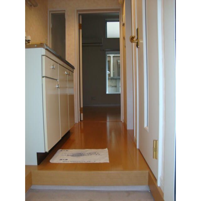 ロッシェル橋本６ 玄関