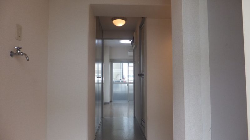 エーリフローレンスB 玄関