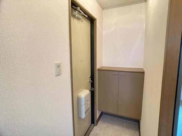 クレセントＡＢ 玄関