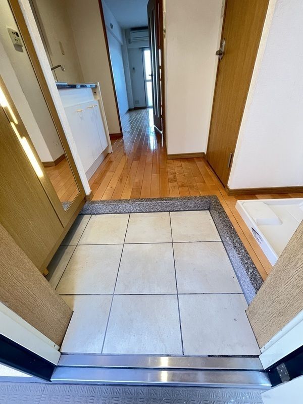 ルピナス7 玄関