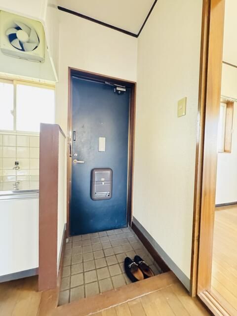 フラワーコーポラス 玄関