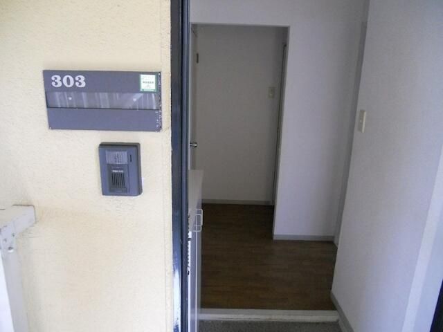 シャトルＺ 玄関