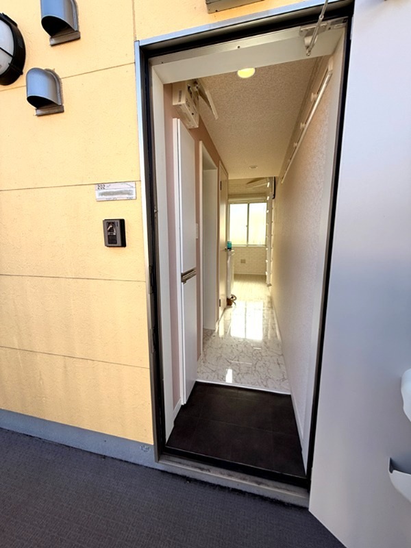 モンパルナス  玄関