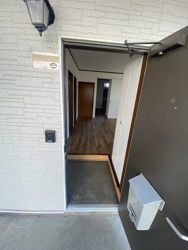 リリーハウス１号棟  玄関