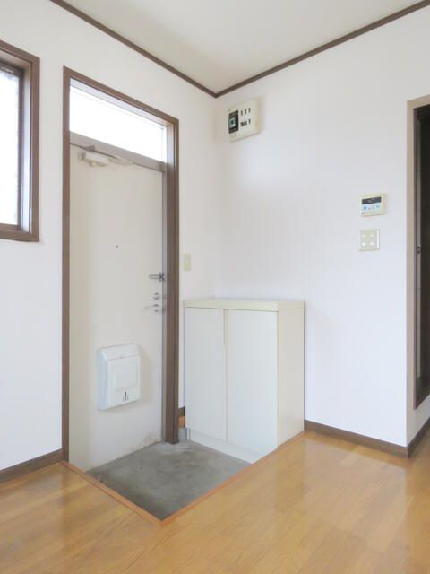 ラークタカ共和Ｂ 玄関