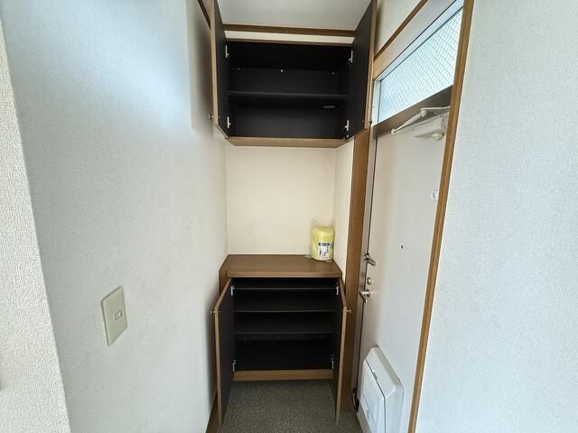 メゾンアライ片倉 玄関