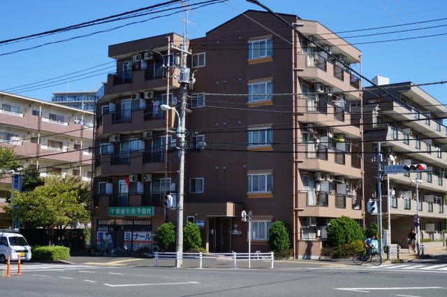 クィーンズタウン 403号室 外観