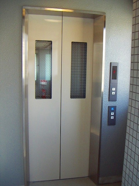 神興アルファビル エントランス