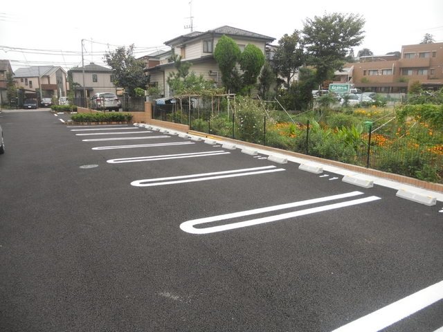 アンドミーワ 駐車場