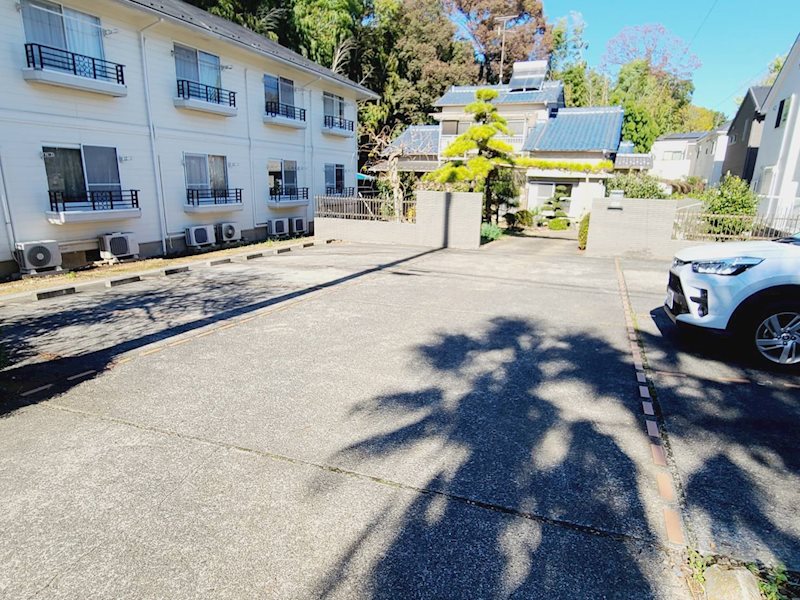 ルミエール上の台 駐車場