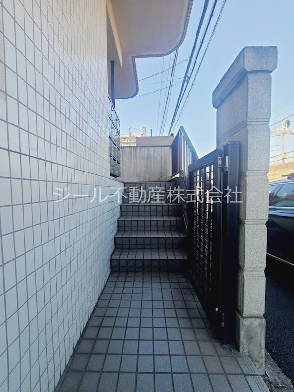 ロワール栗木台 エントランス