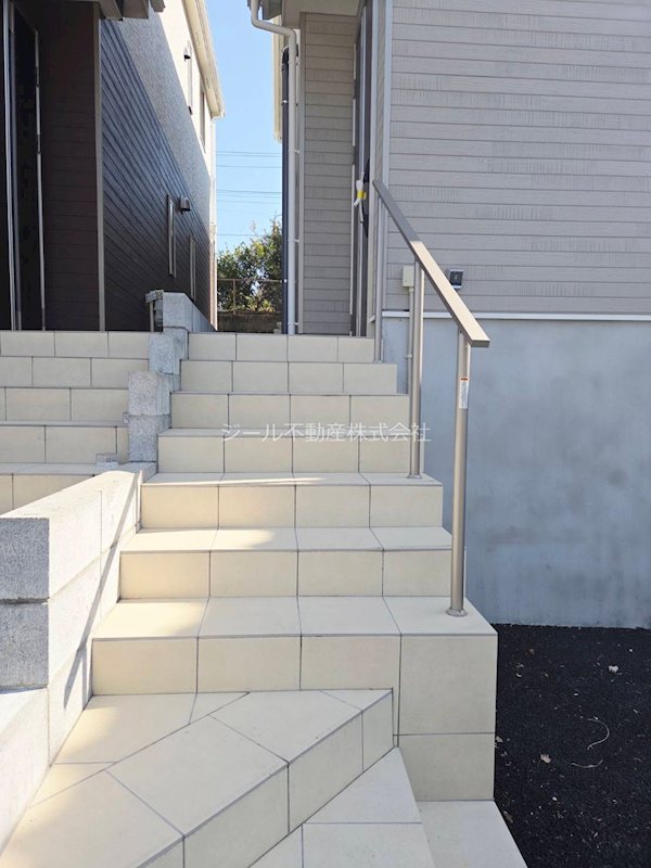 鶴川４丁目戸建て エントランス