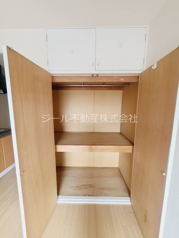 フリースクエアー英 収納