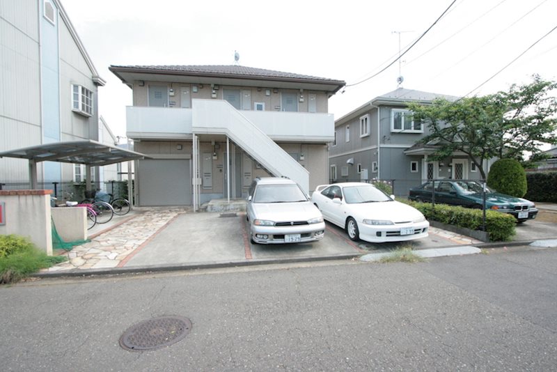 クレアーレ 駐車場