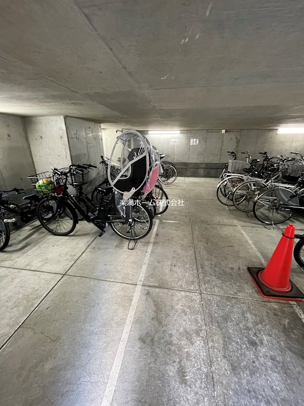 AFICION堀川 駐車場