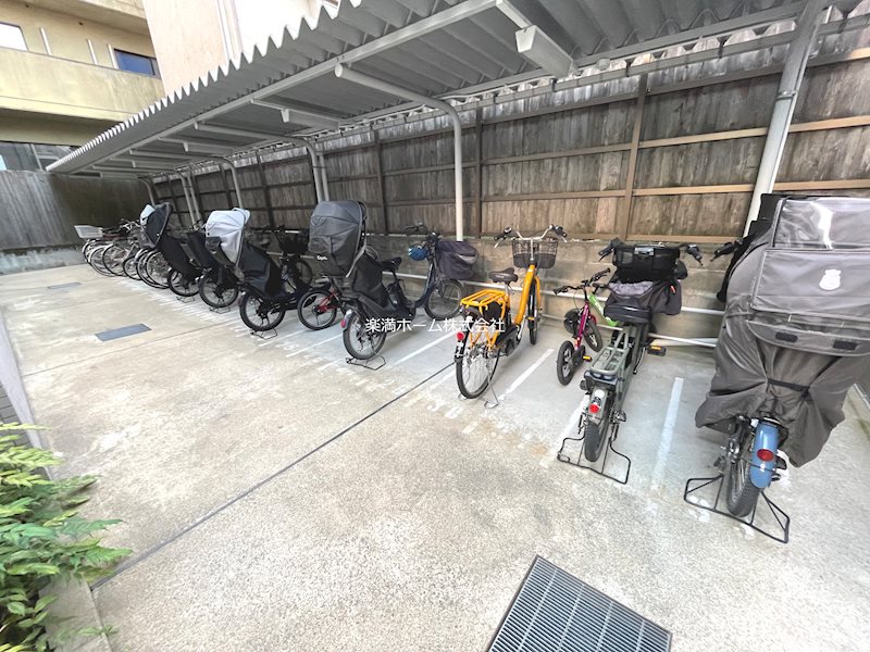 ベリエ茶五 駐車場