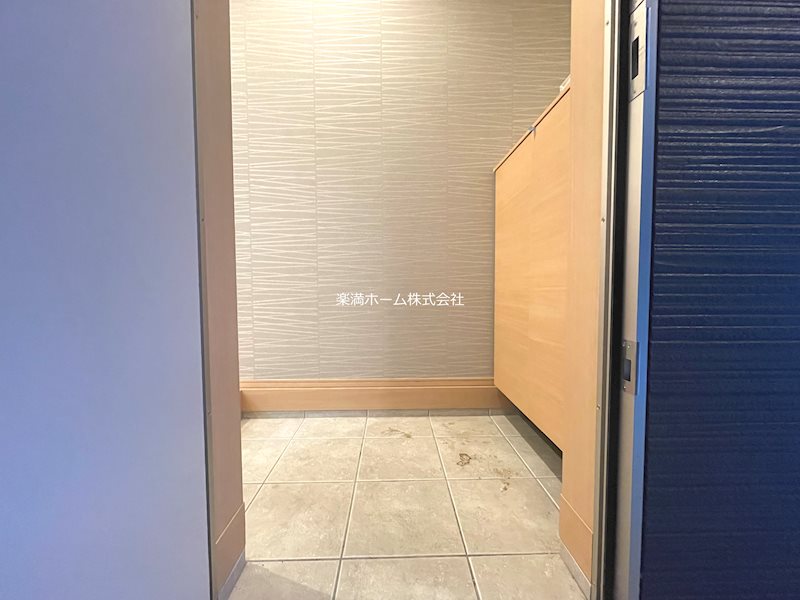 ガーデン鴨川御所東 玄関