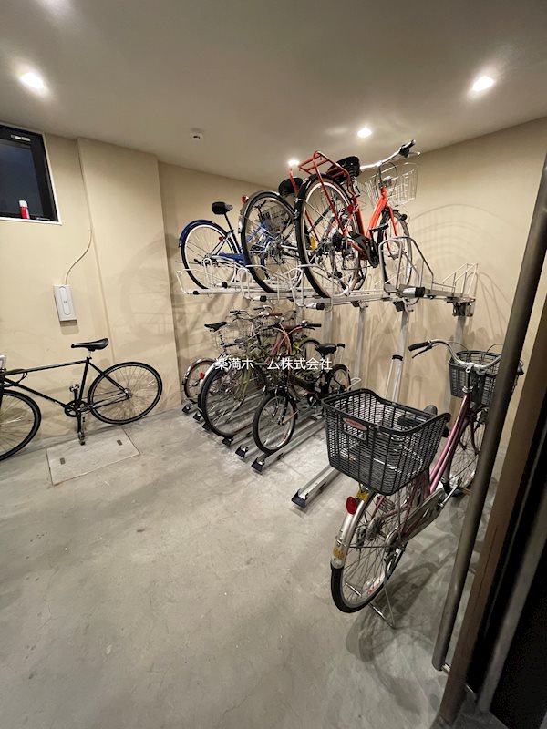 ヴィラスタジオーネ御所南 駐車場