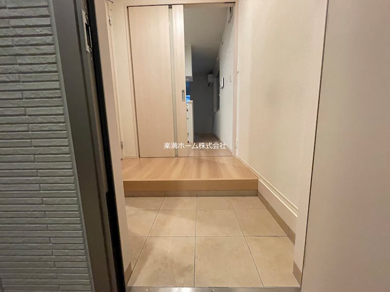 エスターテ岡崎 玄関