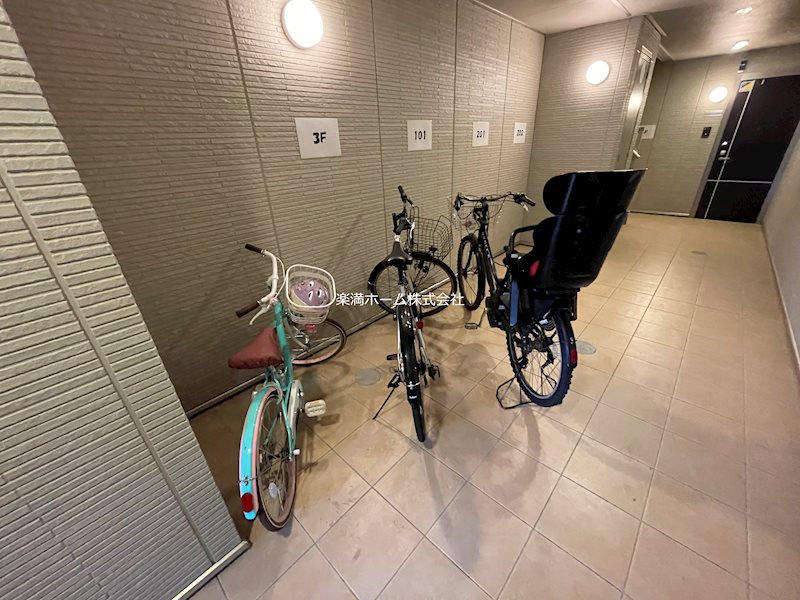 エスターテ岡崎 駐車場