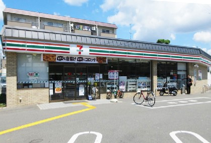 ブランシエスタ西京極 コンビニ