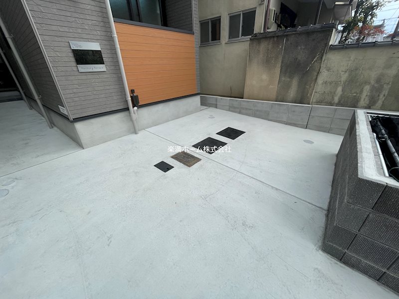 ブランドールS花園寺ノ前町 駐車場
