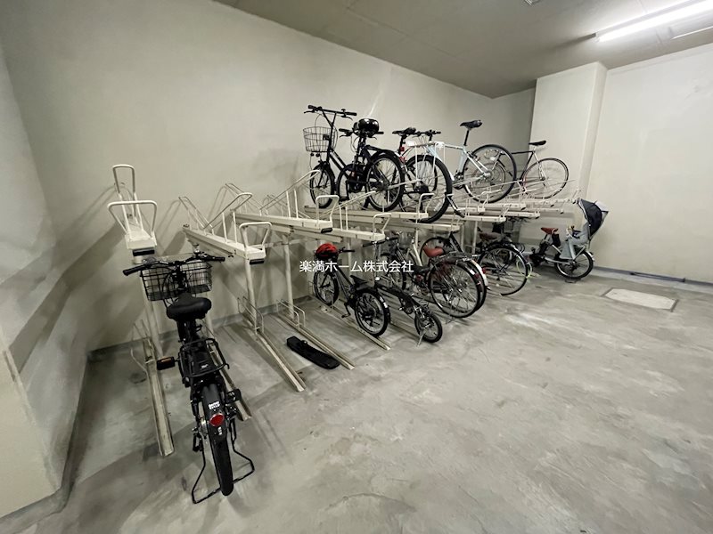 ユニーブル京都紫野 駐車場