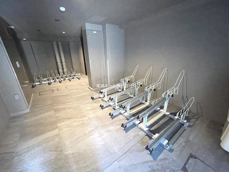 FCレジデンス今出川新町 駐車場
