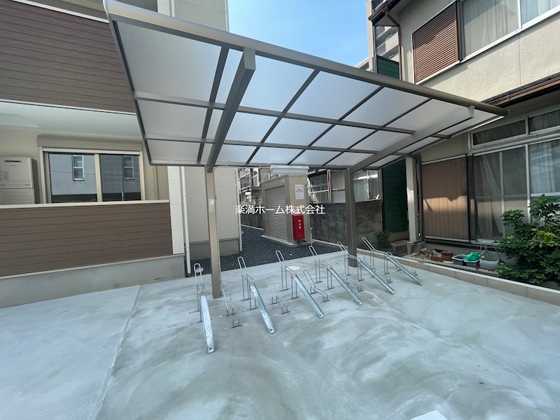 ジーメゾン山科ノース 駐車場