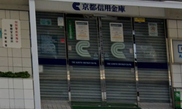 ジーメゾン山科ノース 銀行