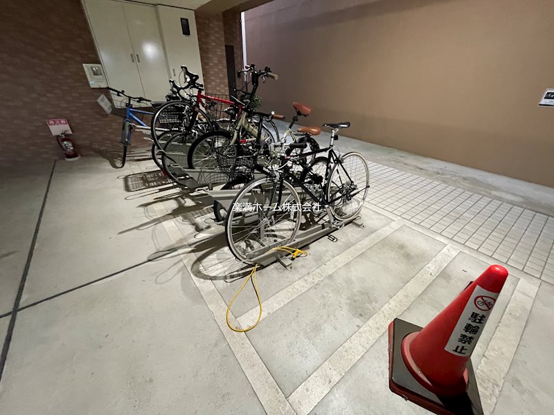 ヴァローレ桂 駐車場