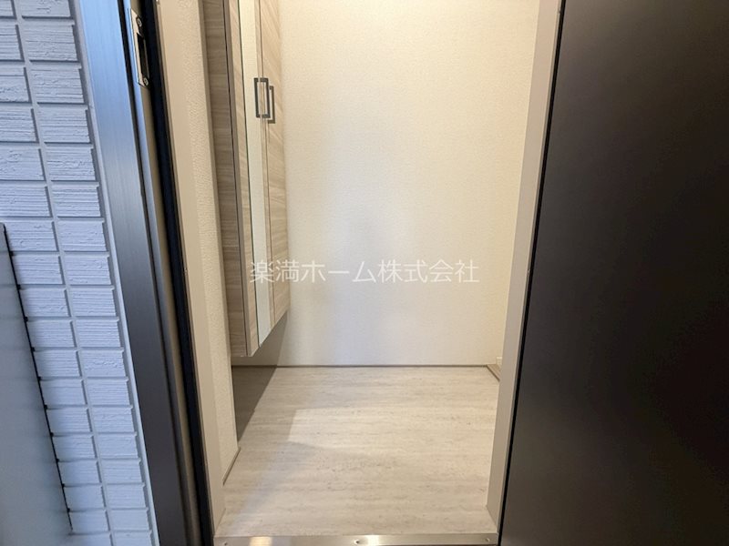 エンラージ西院 玄関
