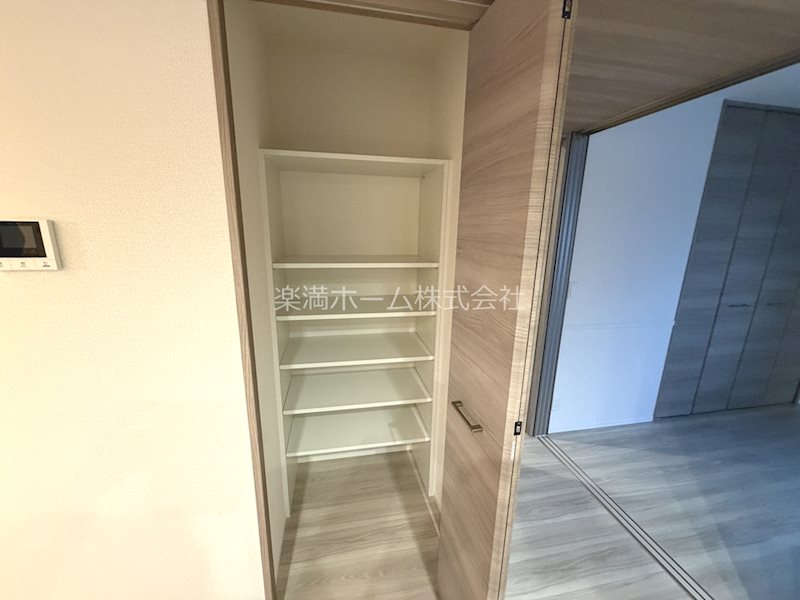 エンラージ西院 収納
