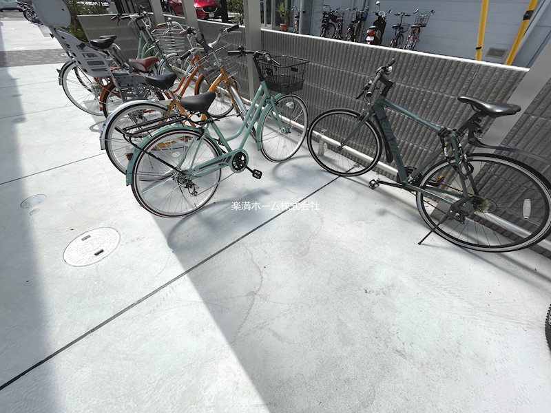 フロレゾン北花山A 駐車場