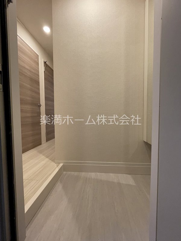太秦レジデンスW棟 玄関